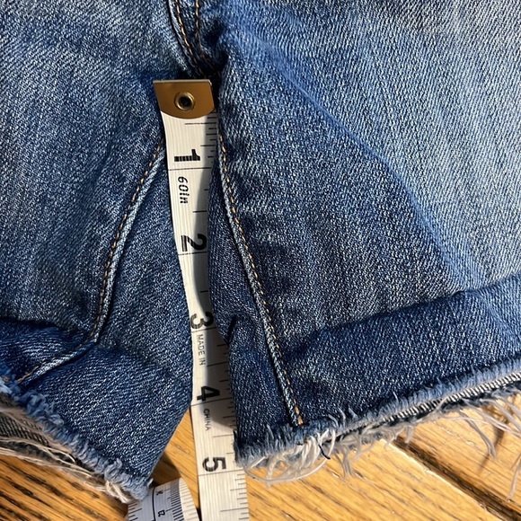 American Eagle Destructed Jean Shorts sz 6 Like New - Picture 8 of 10